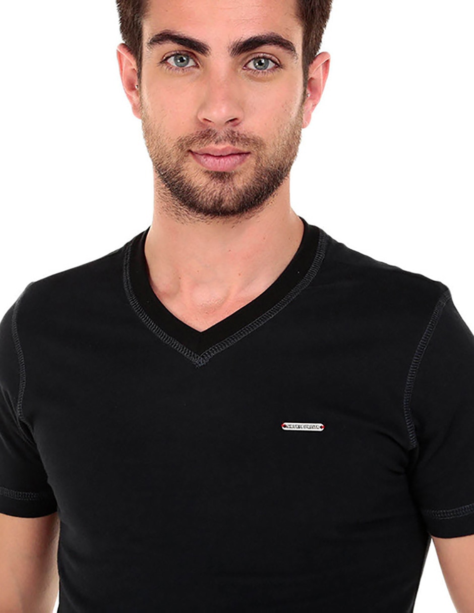 Playera cuello V para hombre 4
