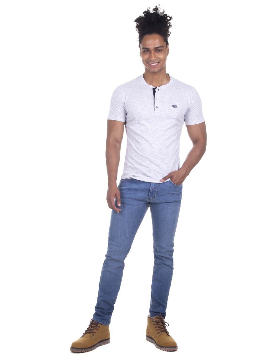 Playera Silver Plate cuello henley para hombre