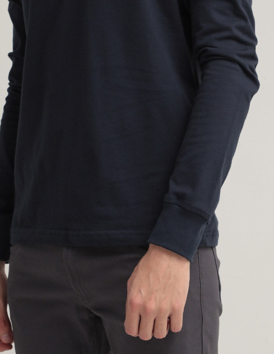 Playera cuello henley para hombre 5