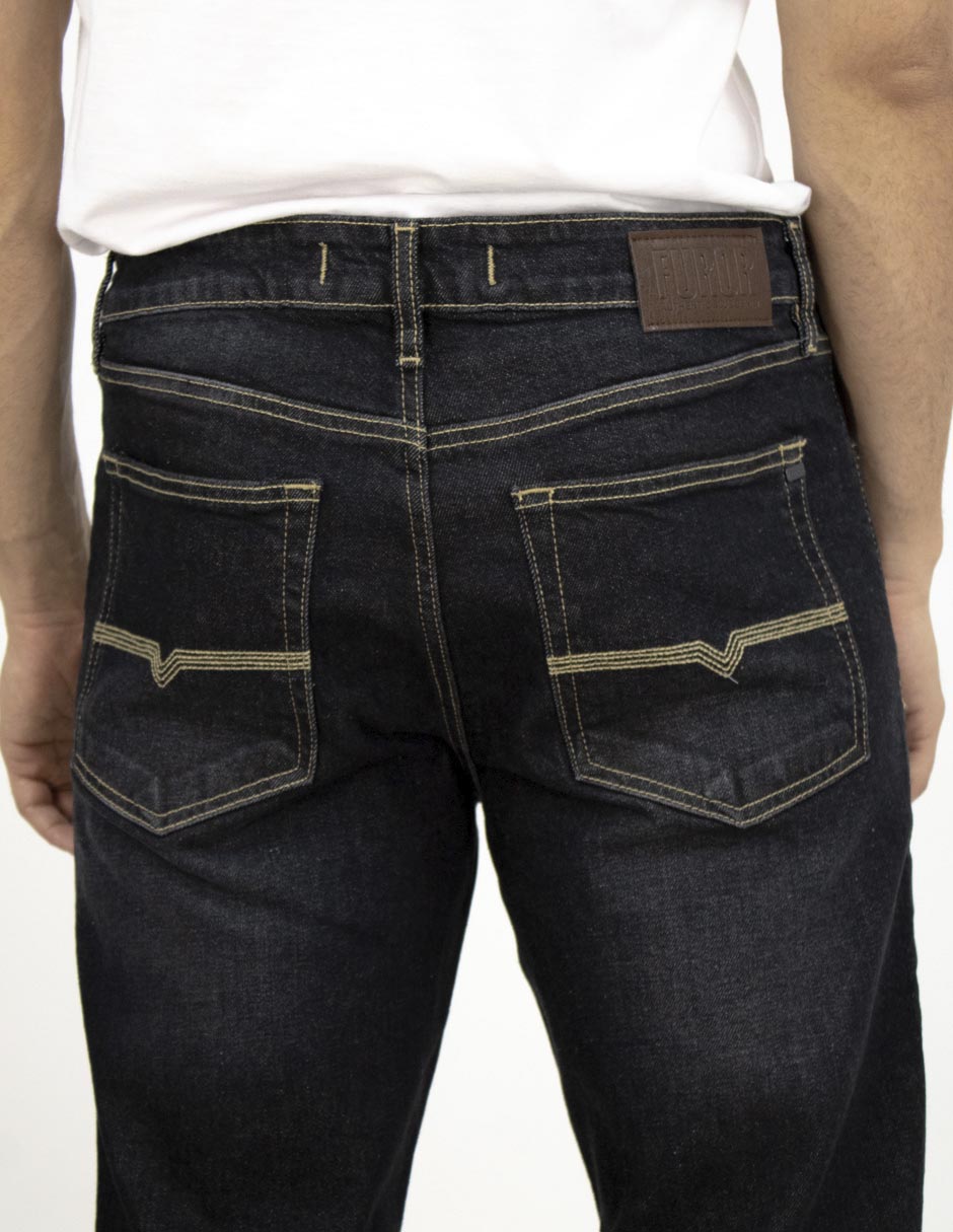 Jeans straight deslavado para hombre 7