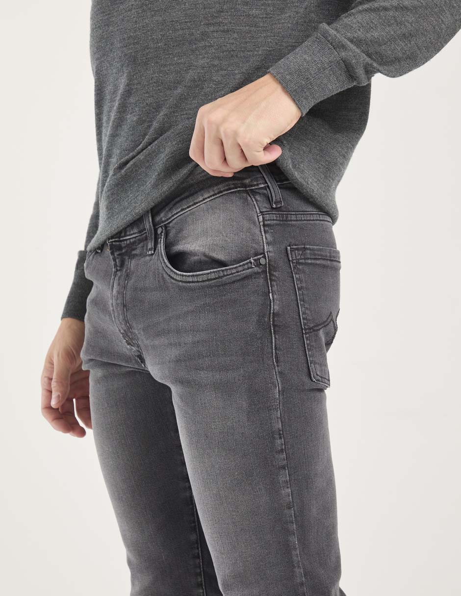 Jeans slim deslavado para hombre 6