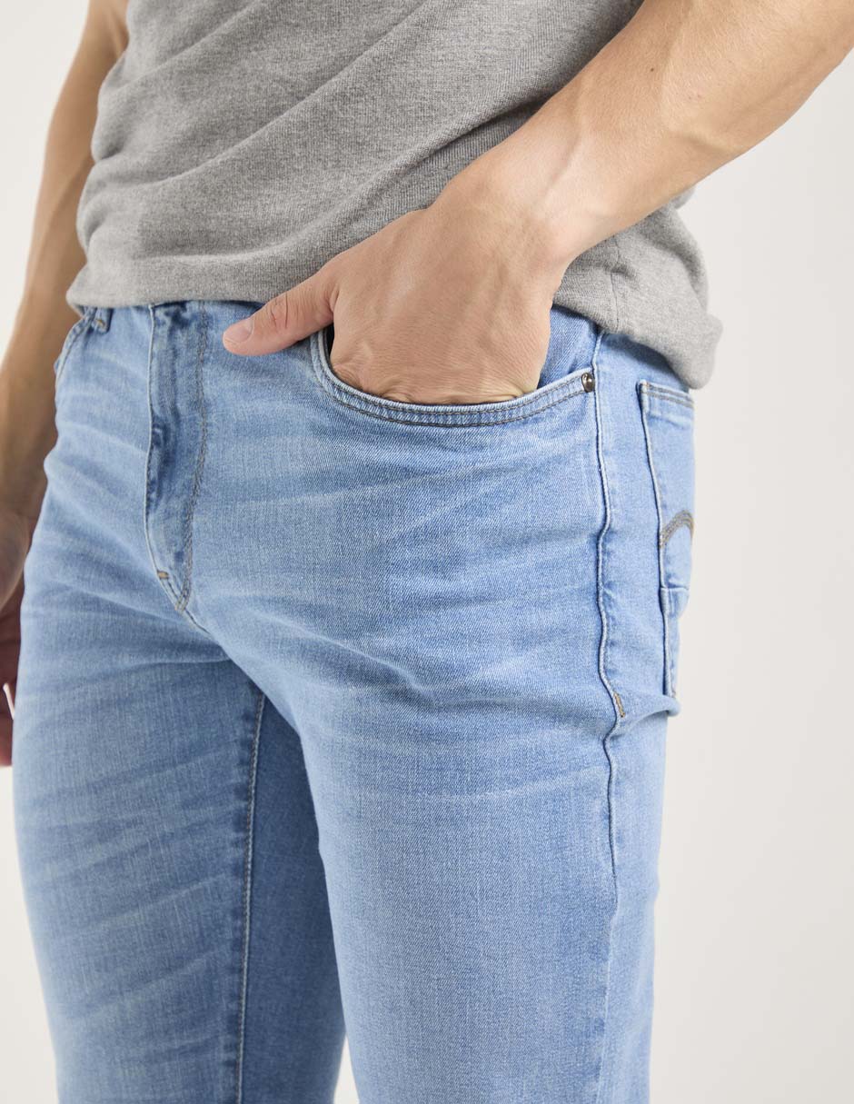 Jeans slim lavado claro para hombre 7