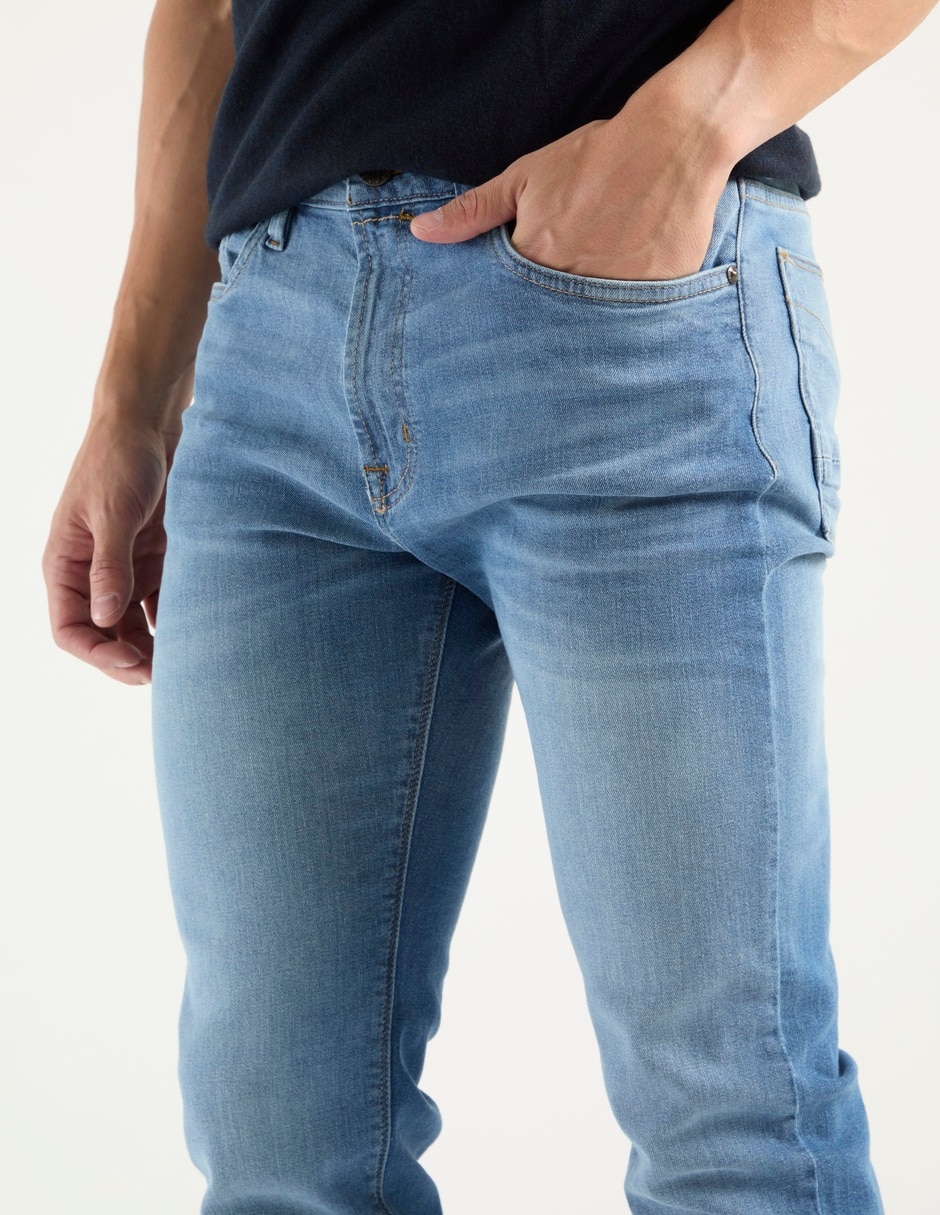 Jeans straight lavado stone wash para hombre 4