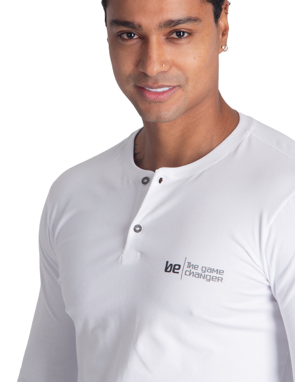 Playera cuello henley para hombre