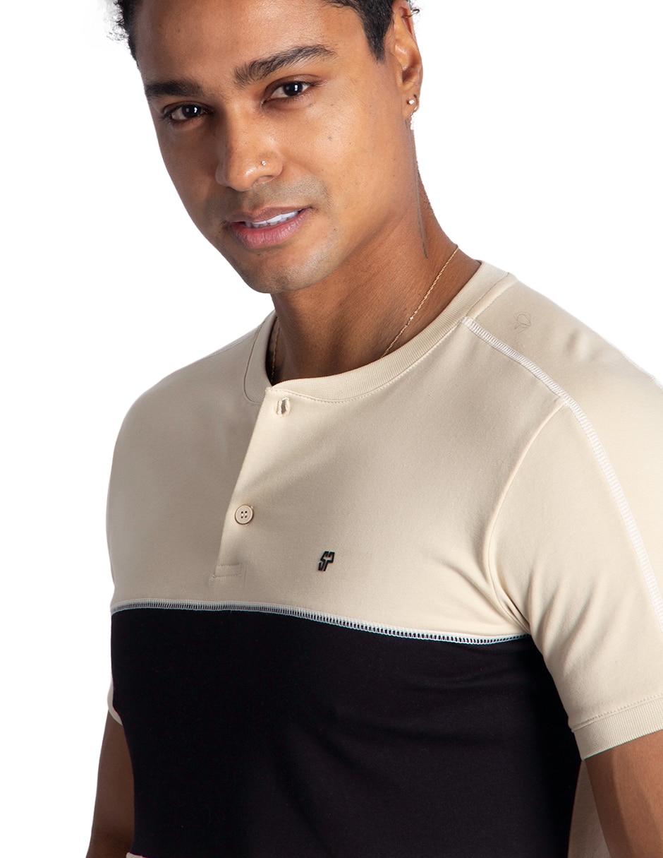 Playera cuello henley para hombre 4