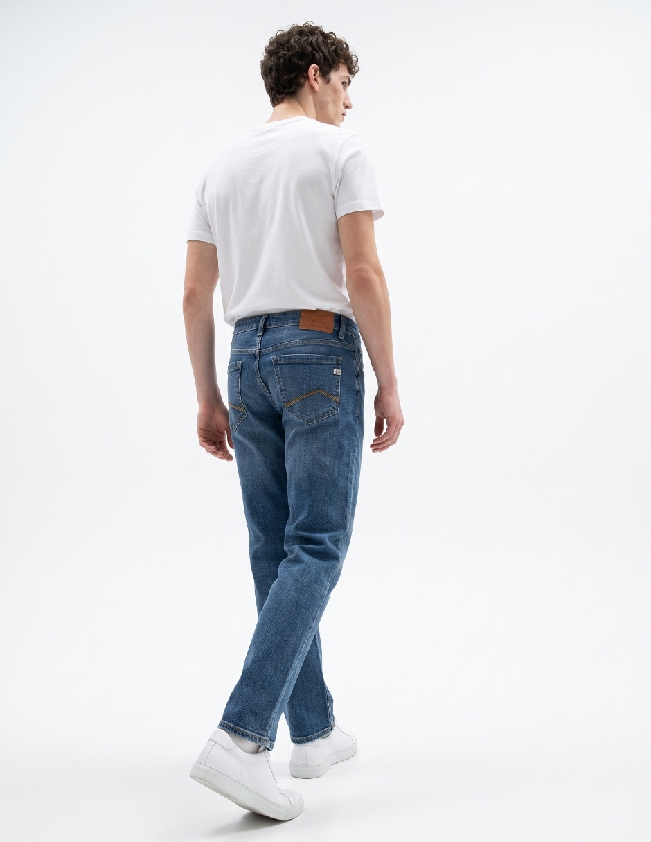 Jeans straight lavado stone wash para hombre 2
