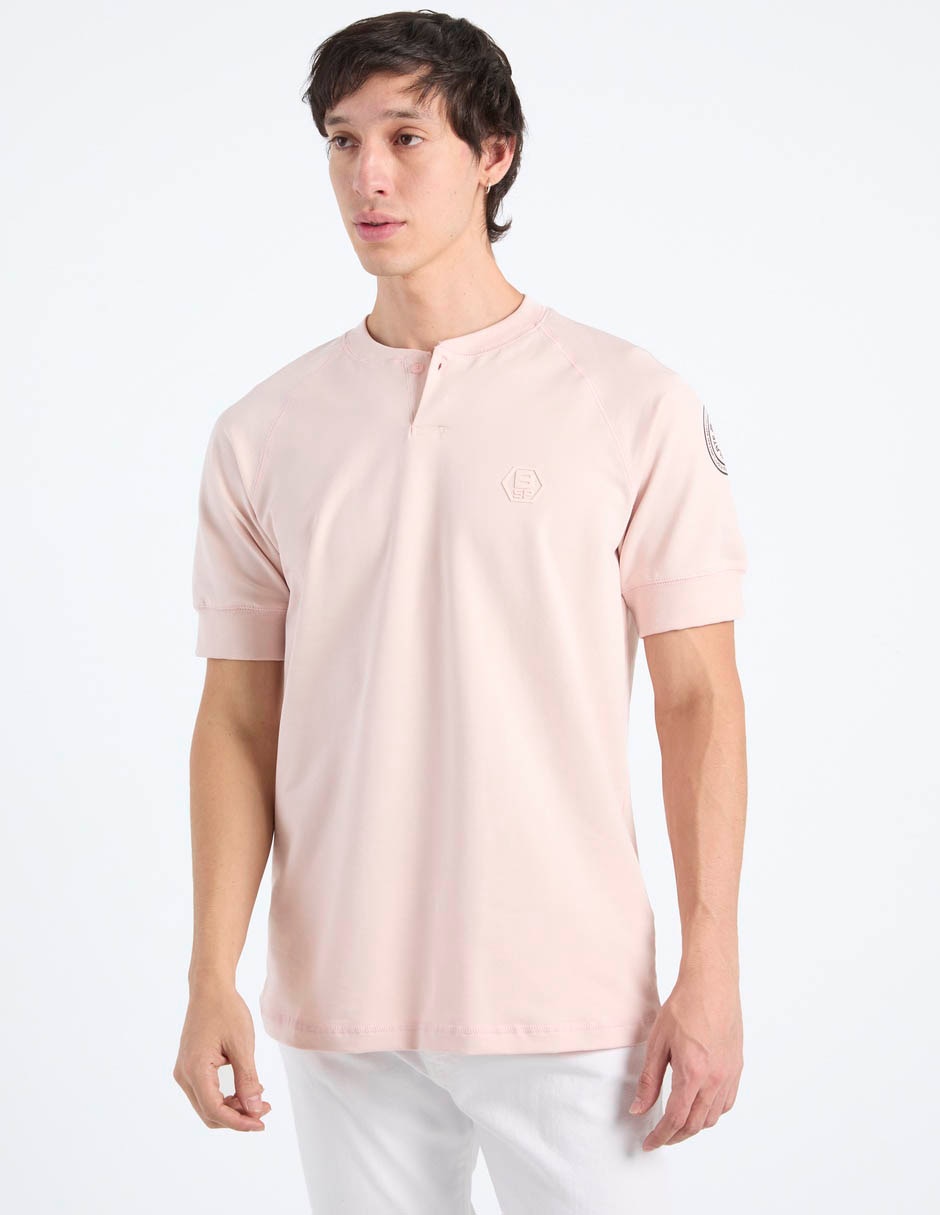 Playera cuello henley para hombre